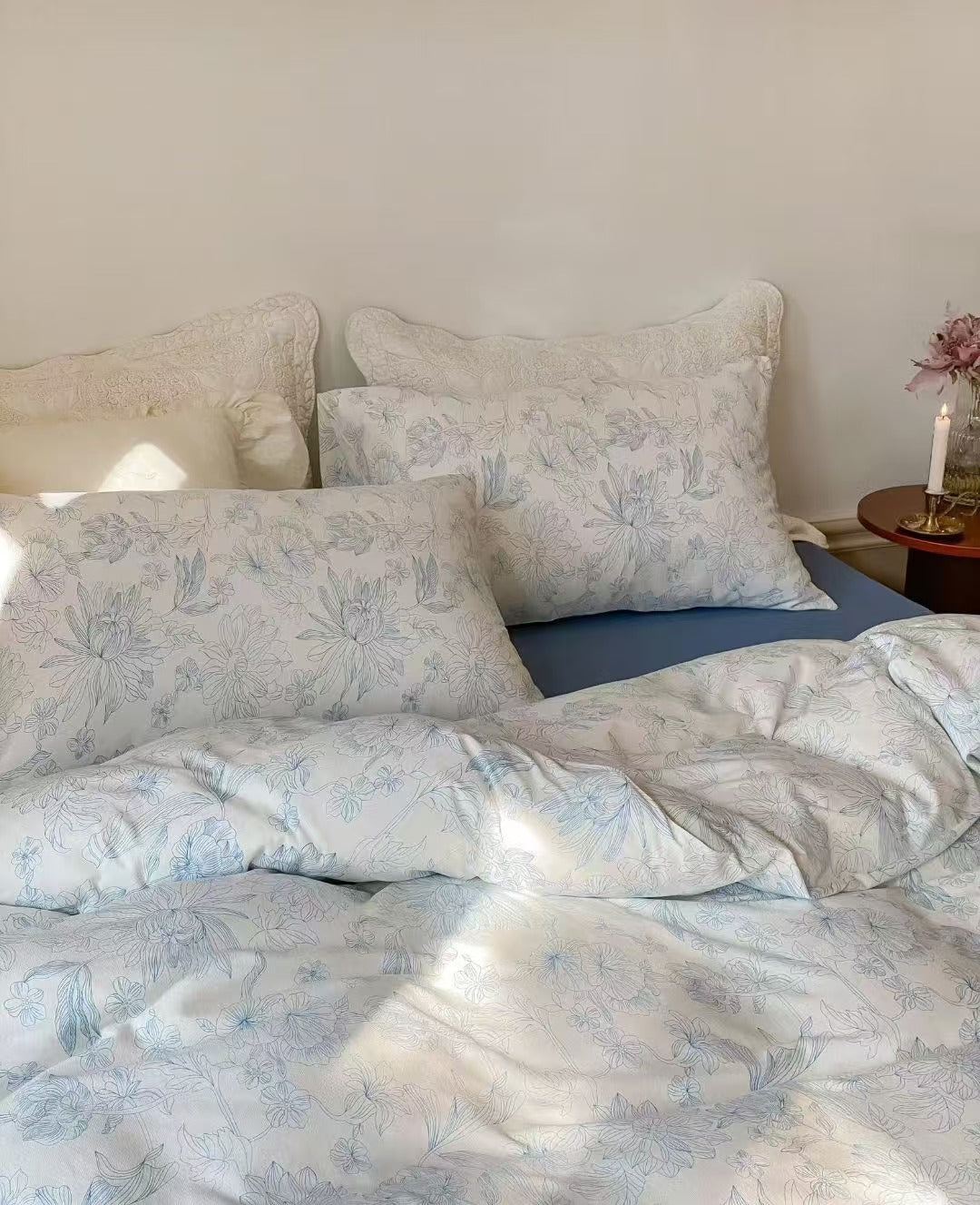 Stylish navy blue floral bedding set, featuring intricate flower patterns for a bold and elegant bedroom statement.