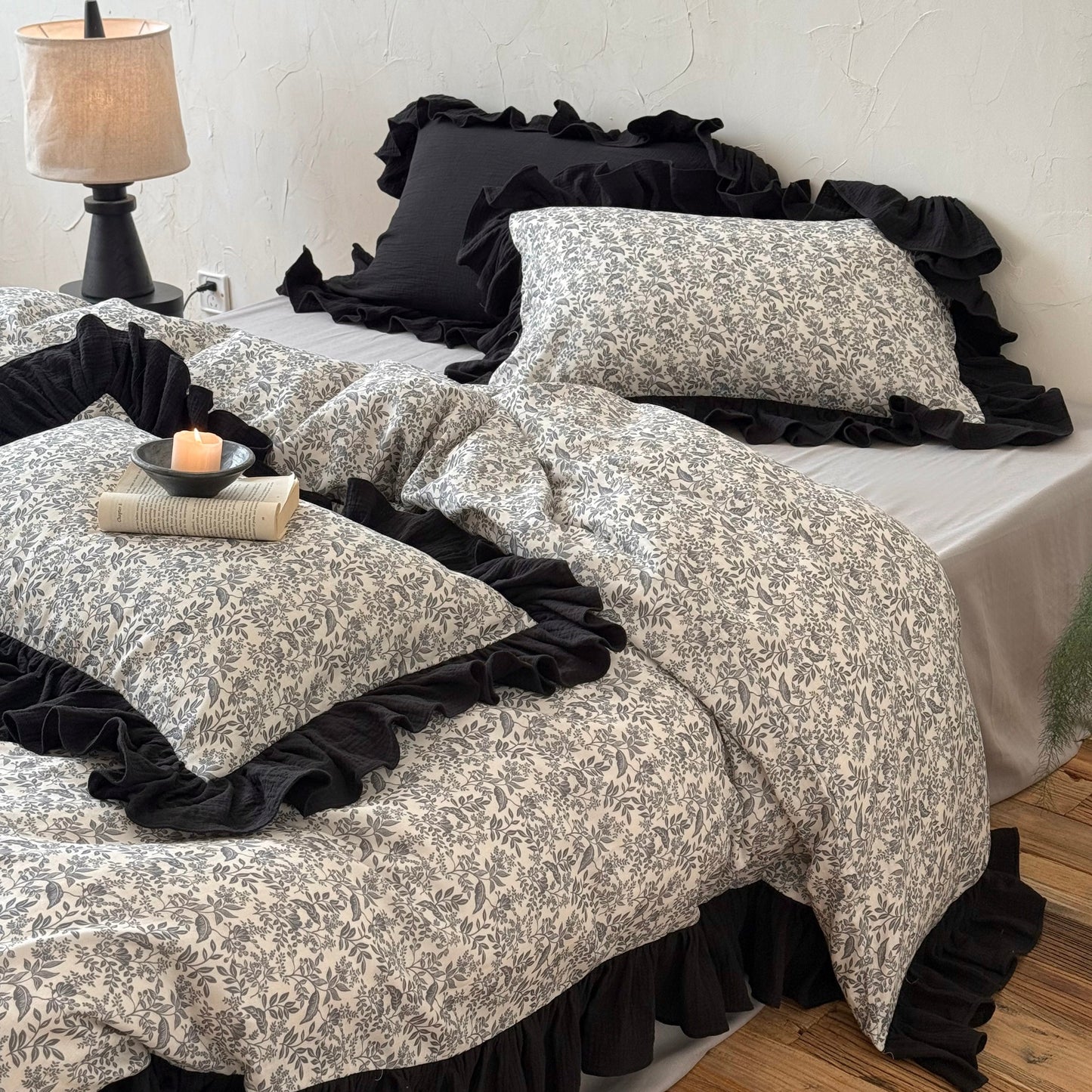 Noir Garden · Muslin Cotton Bedding Set
