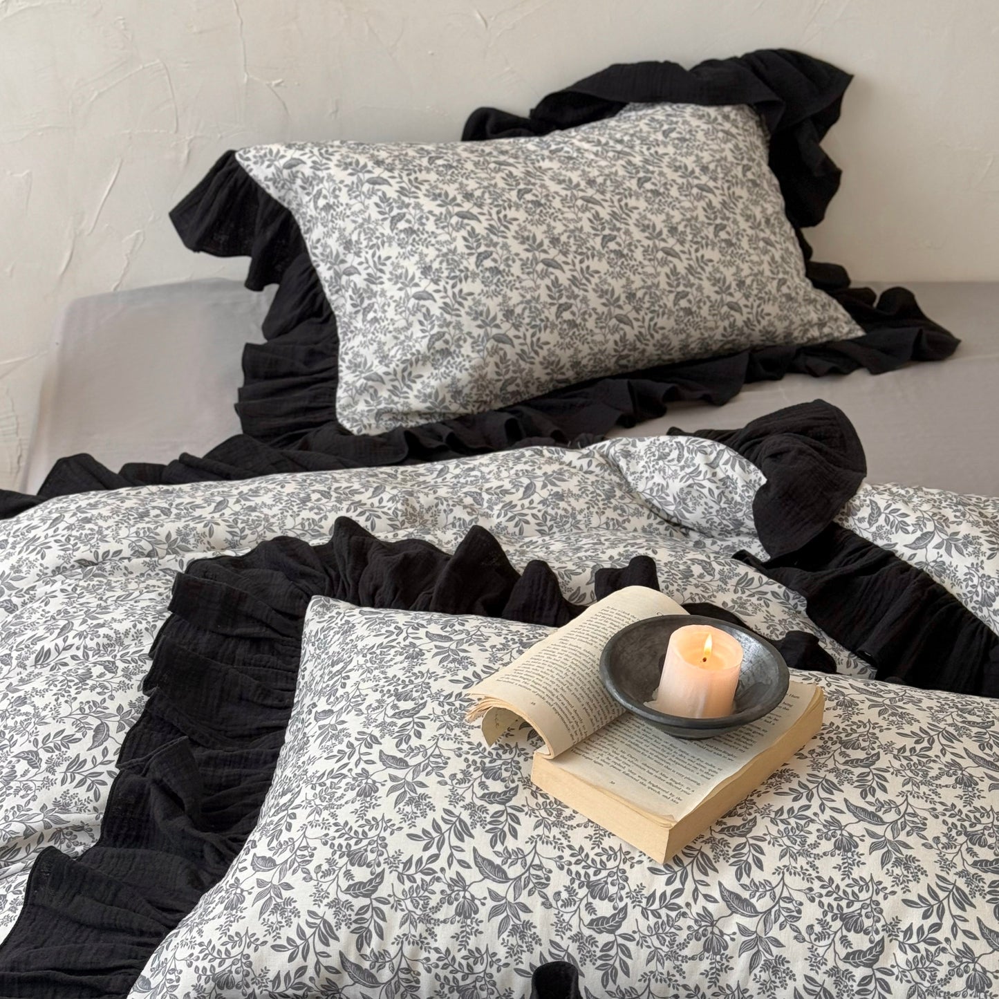 Noir Garden · Muslin Cotton Bedding Set