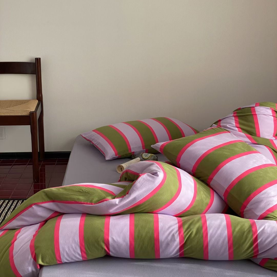 Charming pink stripe bedding set, perfect for girls' bedrooms, combining soft comfort with a playful and stylish design.