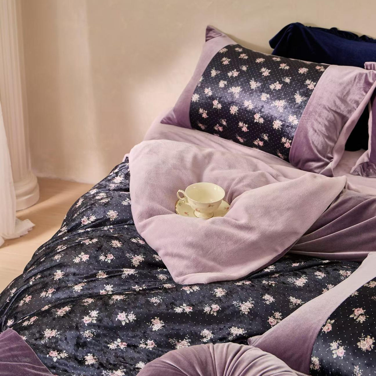 A Glimmer · Milk Fleece Bedding Set