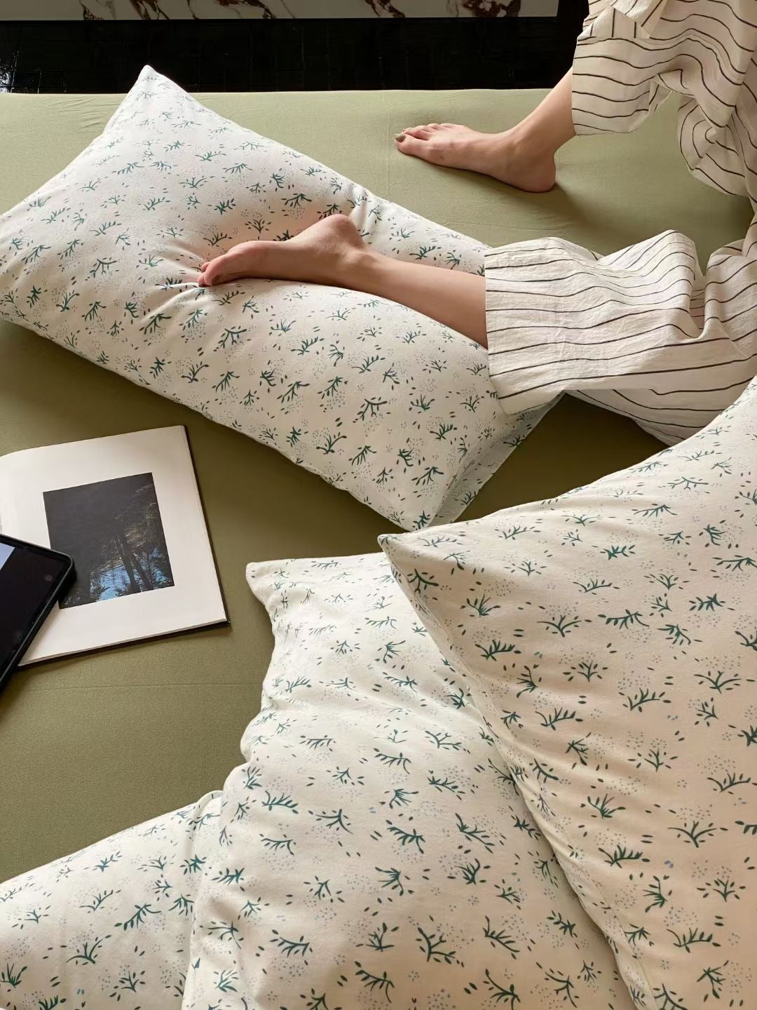 Morning Dew Branches · 100% Knit Cotton Bedding Set