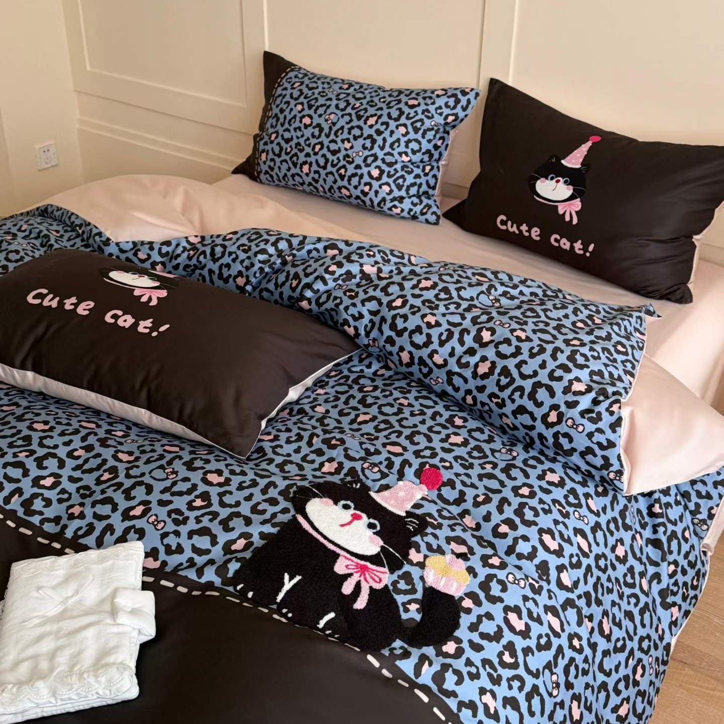 Pink Paws  · 100% Long Staple Cotton Bedding Set