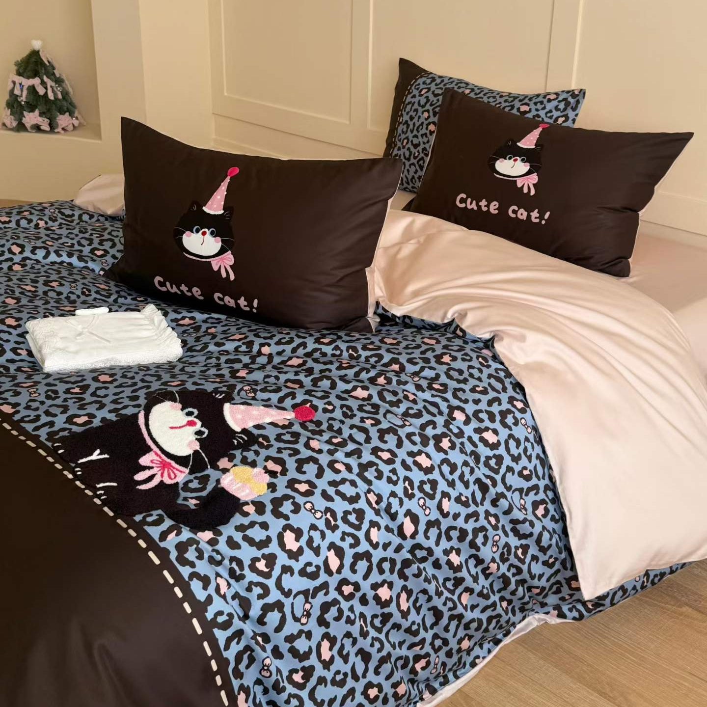 Pink Paws  · 100% Long Staple Cotton Bedding Set
