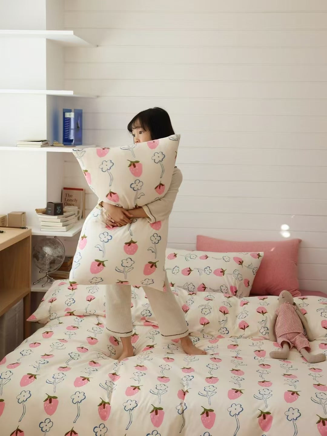 Strawberry Spark · 100% Knit Cotton Bedding Set