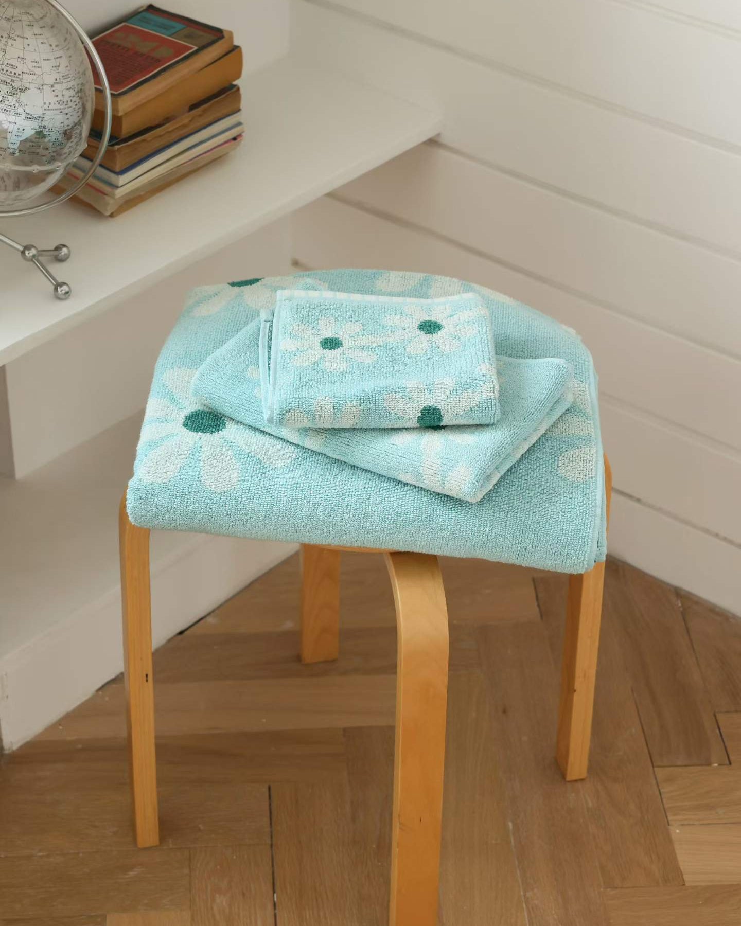 Sweet Daisy · Cotton Bath Towel