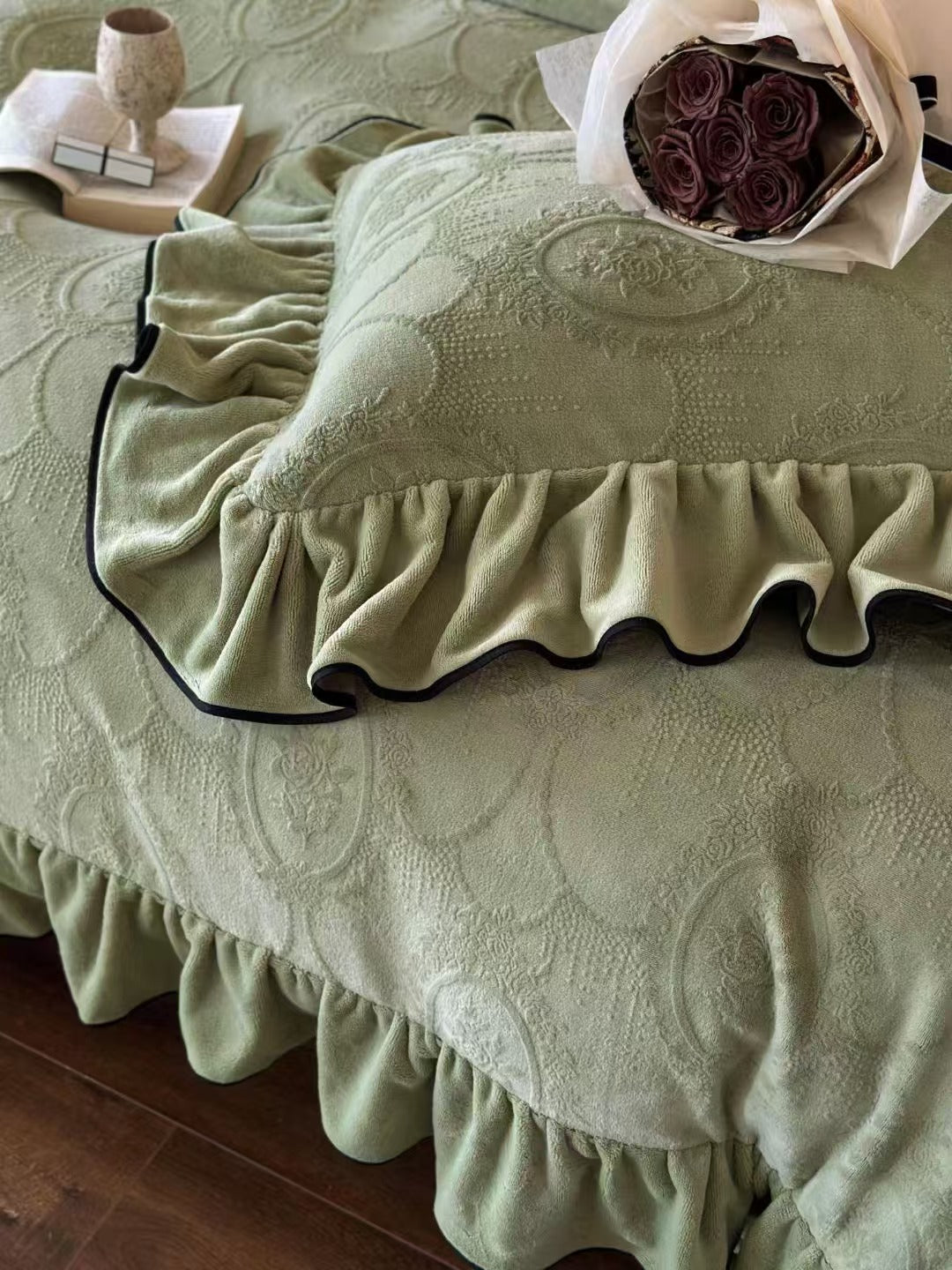 Jacquard Milk Velvet Bedding Set