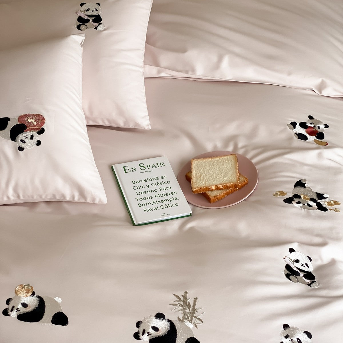 Panda Hugs · 100s Long Staple Cotton Bedding Set